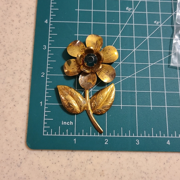 Vintage Flower Brooch - Picture 10 of 10